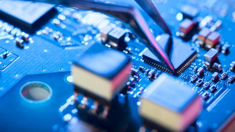 Sicherer Datei-Transfer durch verschlüsselte und verteilte Datenfragmente