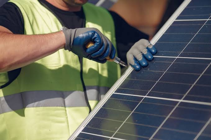 Solartechnik günstig kaufen im Photovoltaik Großhandel für professionelle Installateure